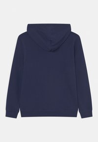 Sudadera azul marino, de mangas largas, con bolsillo frontal, capucha ajustable con cordón, tejido suave, puños y dobladillo acanalados, diseño liso.