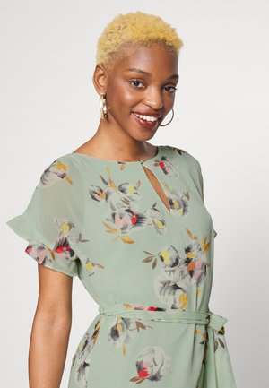SIYAMA SHORT SLEEVE DAY DRESS - Hverdagskjoler - sage/pink/multi