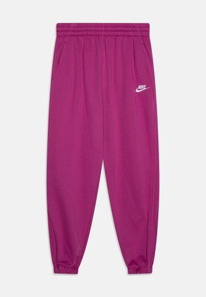 Lilla Nike joggingbukser med elastisk talje og manchetter, sidelommer og et hvidt Nike-logo på venstre lår.