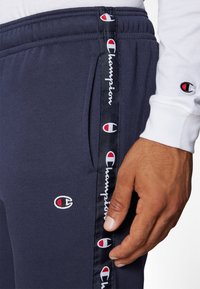 Champion RETRO SPORT CUFF PANTS - Pantalones deportivos - dark blue