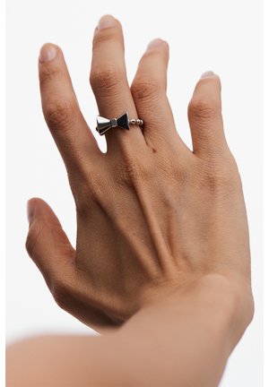 Prsten - silver-coloured