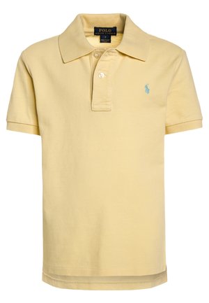Jasnożółta koszulka polo z krótkim rękawem, kołnierzykiem i dwoma guzikami, z małym niebieskim haftowanym logo na lewej piersi.
