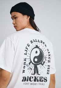 Dickies MONTROSS TEE  - T-shirt estampada - white