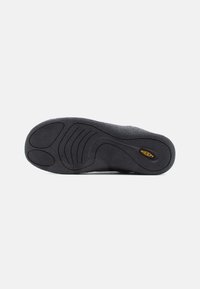 Keen HOWSER III SLIDE - Papuče - grey