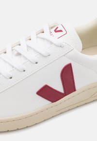 Veja URCA - Sapatilhas - white/marsala
