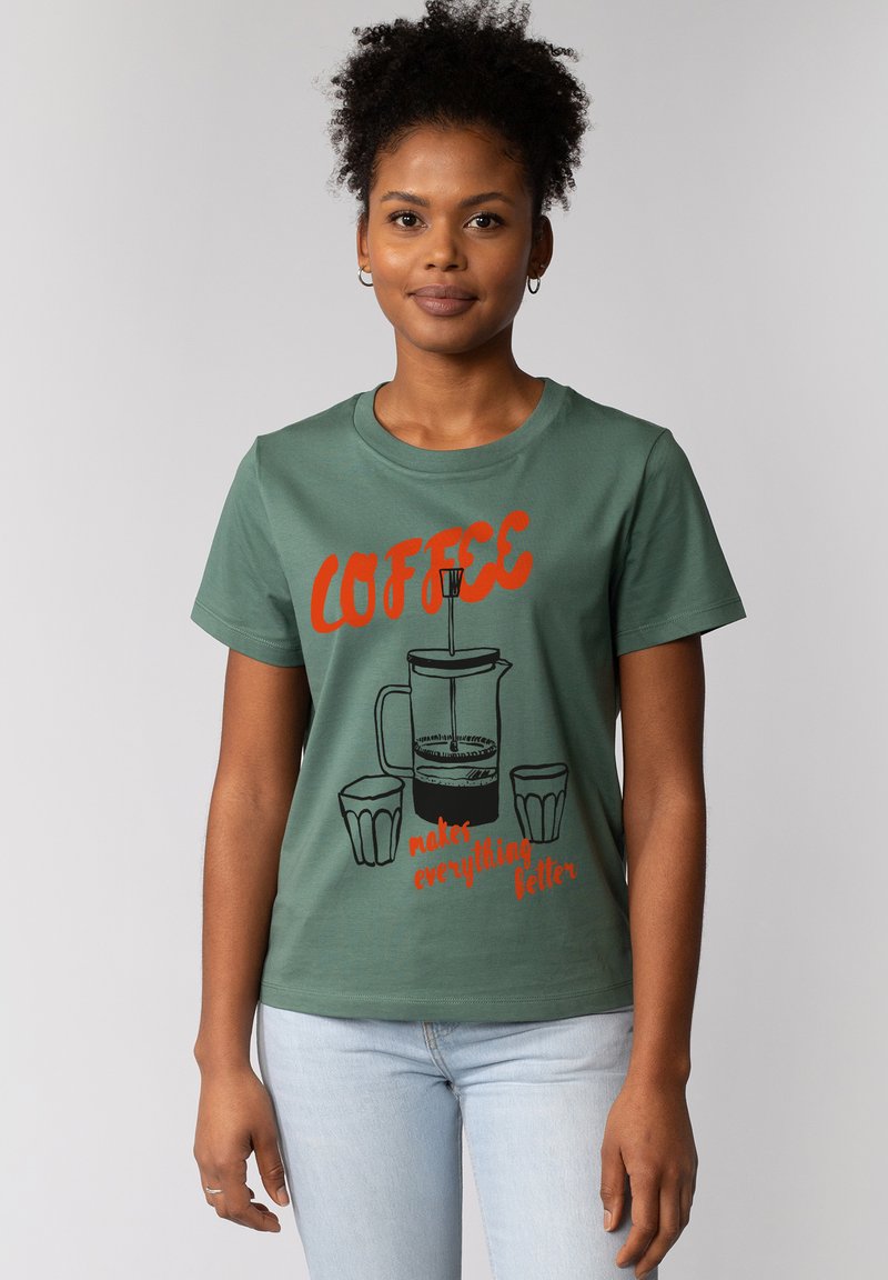 watapparel COFFEE MAKES EVERYTHING BETTER - T-shirt print - green bay