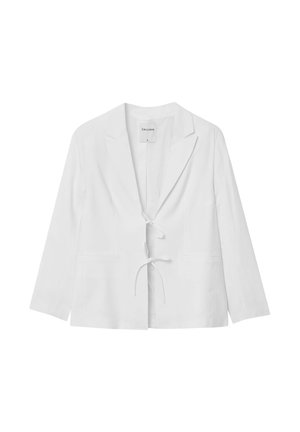 Weißes Blazer aus leichtem Stoff, mit 3/4-Ärmeln, offener Vorderseite und Zugbandverschluss. Verfügt über zwei Vorderaschen für zusätzliche Funktionalität.