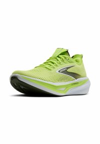 Scarpa da corsa verde lime con tomaia in rete, dettagli riflettenti, suola ammortizzata e design aerodinamico per prestazioni leggere.