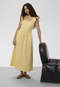 Nevybrané, reed yellow