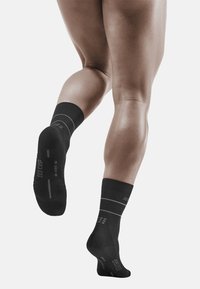 CEP REFLECTIVE MID CUT SOCKS MEN - MADE IN GERMANY - Chaussettes de sport - schwarz