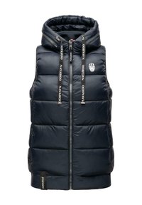 Tumes sinine polsterdatud vest kapuutsiga, ees lukuga ja logoga. Omab nööre ja horisontaalset tikandite tekstuuri. Kanga päevituse välimus on läikiv.