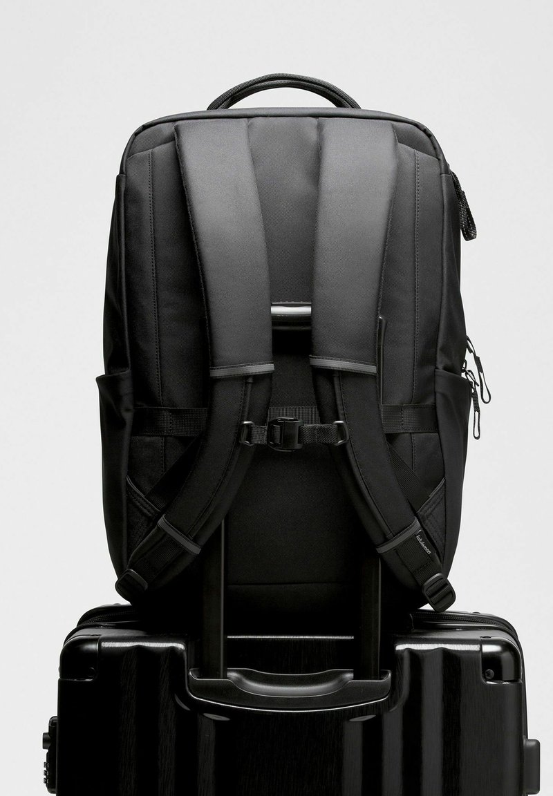 lululemon black backpack inside is scan codes design Every day 2.0 23L (001) Move through your day with an organized state of mind thanks to this backpacks dedicated compartments for your laptop Real vs FakeLululemon Backpack for