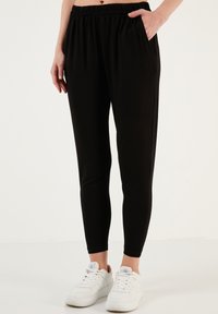 LELA REGULAR FIT - Trainingsbroek - black