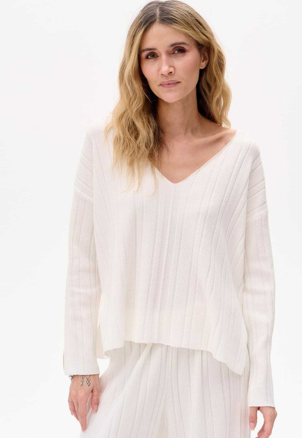 DEBI - Strickpullover - ecru