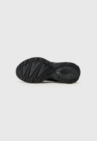 Lacoste L003 NEO SHOT 125 - Trainers - black/yellow