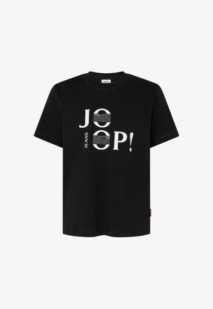 Zwart T-shirt met korte mouwen met witte vetgedrukte tekst met de tekst "JOOP!" en kleine gedrukte details binnenin de letters aan de voorkant.