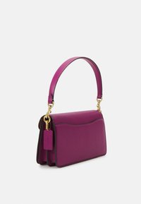 COACH TABBY SHOULDER BAG 26 - Kézitáska - b4/deep plum
