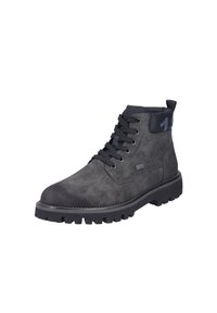 Botín de ante gris con suela de goma negra, diseño de cordones, cuello acolchado y superficie texturizada con un patrón sutil.