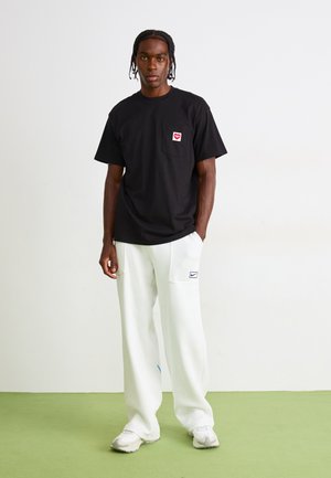 Pořadí 3: Carhartt WIP - POCKET HEART - Jednoduché tričko