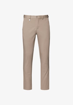 Beżowe chinosy wykonane z bawełnianej tkaniny mieszanej. Posiadają zapięcie na guzik, szlufki na pasek oraz prosty krój nogawek z minimalnymi detalami przeszyć.