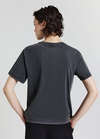 Calliope EFFETTO SLAVATO - T-shirt basic - grigio scuro