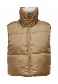 Lichtbruine gewatteerde bodywarmer met hoge kraag, ritssluiting aan de voorkant en doorgestikte textuur. Heeft een contrasterende binnenvoering in wit.