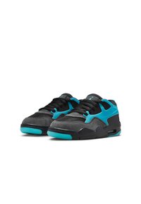 Svart och turkosa träningsskor med ovandel i mocka och mesh, texturerad svart tåhätta, snörning och vadderad sula.