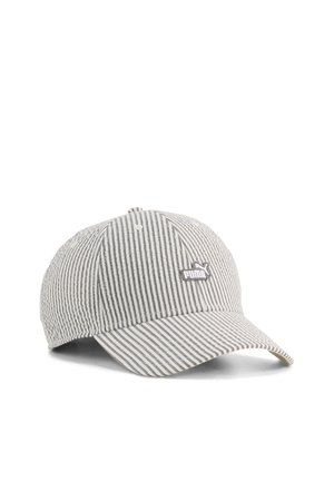 Gorra de béisbol con rayas verticales en gris y blanco, visera curva y un pequeño parche con el logotipo de Puma en el panel frontal.