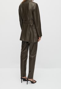 Massimo Dutti Nahkahousut - khaki