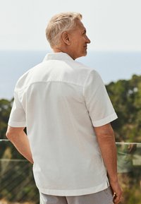 Next SHORT SLEEVE SHIRT- REGULAR FIT - Ing - white diamond jacquard