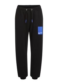 Schwarze Jogginghose, elastischer Bund mit Kordelzug, Bündchen am Saum, mit blauem quadratischem Logo-Patch am linken Oberschenkel. Baumwollmischgewebe.