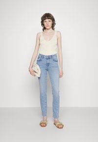 Mavi SOPHIE - Calças de ganga de corte skinny - light blue glam