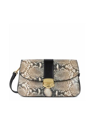 Borsa a stampa serpente in beige e nero, con un flap in pelle liscia e una chiusura in tonalità oro. Presenta una tracolla nera rimovibile.