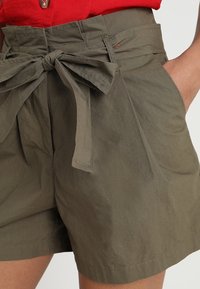 Vero Moda Shorts - khaki