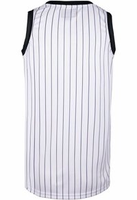 Camiseta atlética sin mangas blanca con rayas verticales en navy, acentos negros en los hombros y un dobladillo redondeado. Hecha de un tejido transpirable.