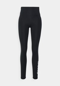 Musta leggingsit, joissa on korkea vyötärö, venyvästä materiaalista valmistettu, ja joissa on valkoinen brändilogo painettuna vasempaan lahkeeseen.