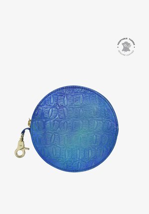 Runde blaue Leder-Münztasche mit eingeprägtem Krokodilmuster, Reißverschluss und goldfarbenem Metallverschluss.
