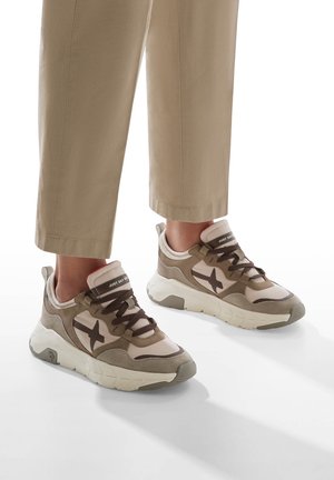 W6YZ, Baskets basses - light grey
