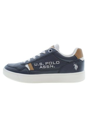 Sneakers sintetici blu della Marina con suola bianca, accenti marroni e logo ben visibile della U.S. Polo Assn. Presentano lacci e occhielli bianchi.