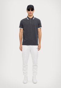 Michael Kors LOGO TAPE PANT - Träningsbyxor - white