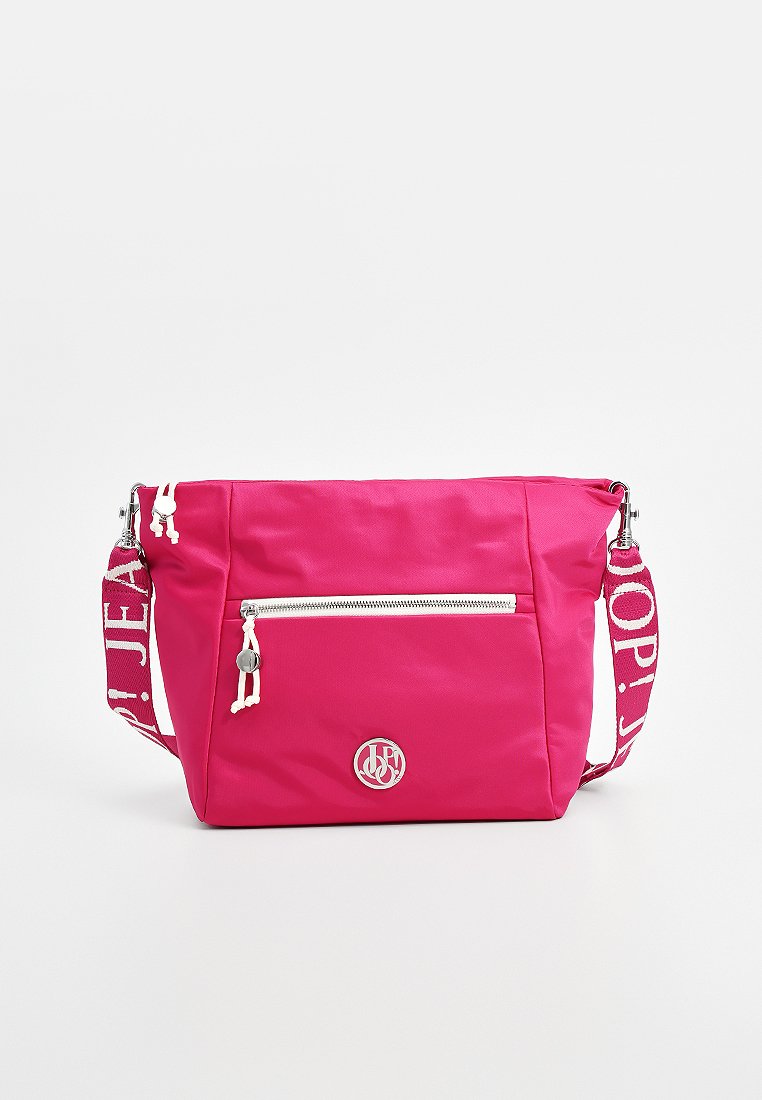 Heller pinker Schultertasche mit vorderer Reißverschlusstasche, weißen Reißverschluss-Zugbändern und Markenverstellriemen mit weißer und pinker Schrift.