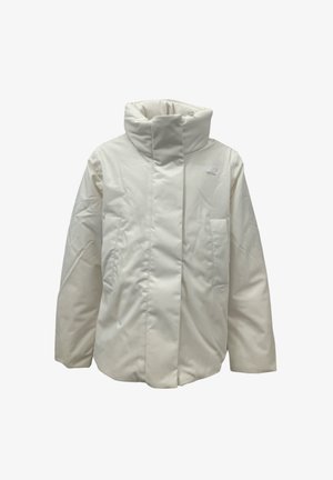 Giacca isolante bianca con colletto alto, due tasche frontali, texture liscia e un logo discreto sul petto. Progettata per il calore.