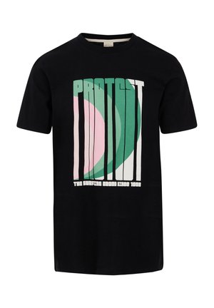 Zwarte katoenen t-shirt met een grafische print met "PROTEST" in vetgedrukte letters en kleurrijke cirkeldesigns in groen en roze.
