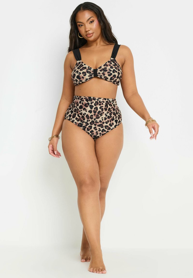 Bikini top met luipaardprint en brede zwarte bandjes, met bijpassende high-waisted onderkant. Zachte stof met een gladde textuur.