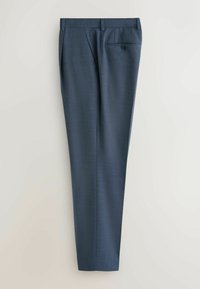 Pantalon habillé bleu marine avec passants pour ceinture, poches latérales et une poche arrière à bouton, posé à plat sur une surface claire.