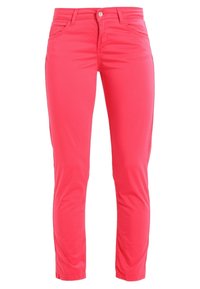 Úzké kalhoty jasně růžové barvy vyrobené z hladké bavlněné směsi s předními kapsami, zipovým zapínáním a jedním knoflíkem.