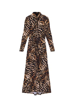 Dyreprint kjole med lange ærmer, knap-down krave og samlet detalje ved taljen. Farverne inkluderer sorte, brune og tan nuancer.