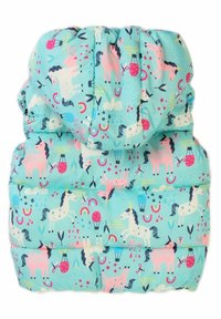 Vycpaná vesta světle modré barvy s kapucí, se vzorem barevné jednorožce a duhy, zvýrazněná růžovými, bílými a černými akcenty.