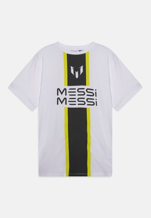 Camiseta de algodón blanca con llamativas rayas verticales en negro y amarillo fluorescente, con "MESSi" impreso en el frente y el logo arriba.