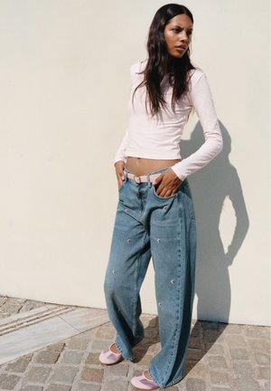 PULL&BEAR, EMBROIDERED MOON BAGGY - STRAIGHT-LEG JEANS - Jean droit - blue denim